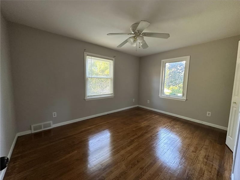 10401 E 69th St, Raytown, MO 64133