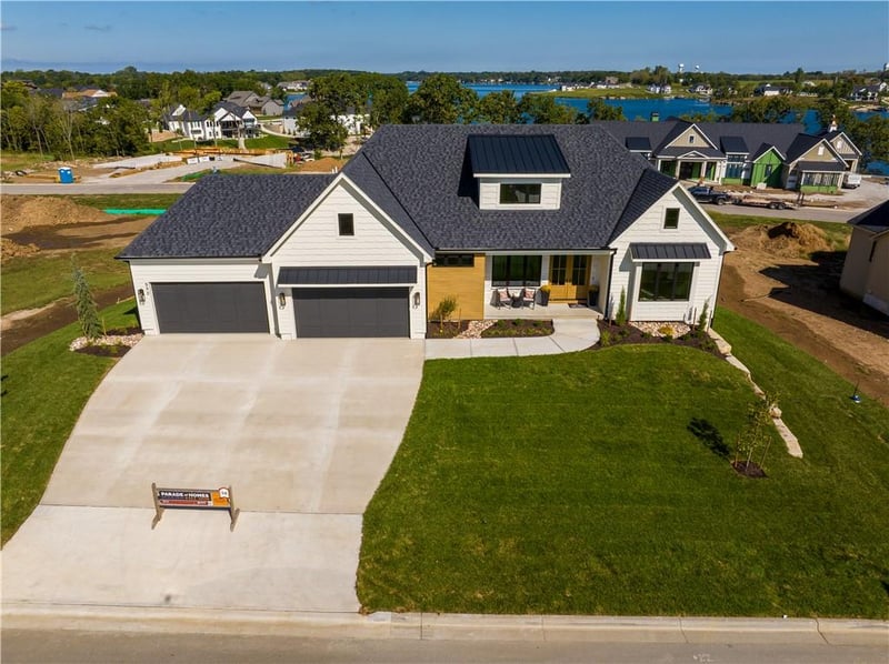 590 South Shore Dr, Lake Winnebago, MO 64034