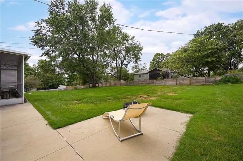 10004 Holly St, Kansas City, MO 64114
