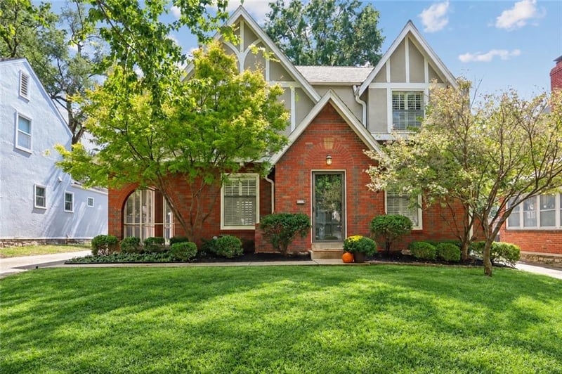 1235 W Gregory Blvd, Kansas City, MO 64114