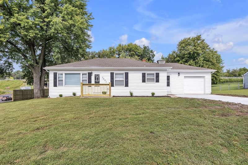 3801 Powers Dr, St Joseph, MO 64503