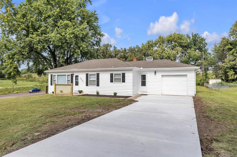 Powers Dr, St Joseph, MO 64503