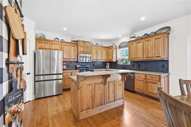 110 S Eastglen Dr, Raymore, MO 64083
