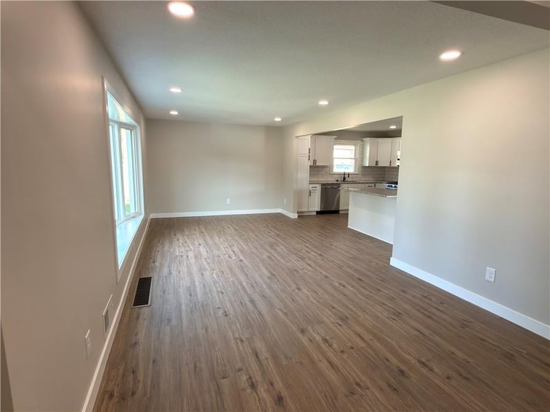 16001 E 30 St, Independence, MO 64055