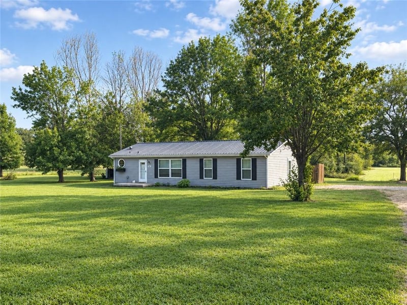 352 SE 75th Rd, Warrensburg, MO 64093