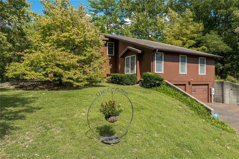 4715 Amazonia Rd, St Joseph, MO 64505