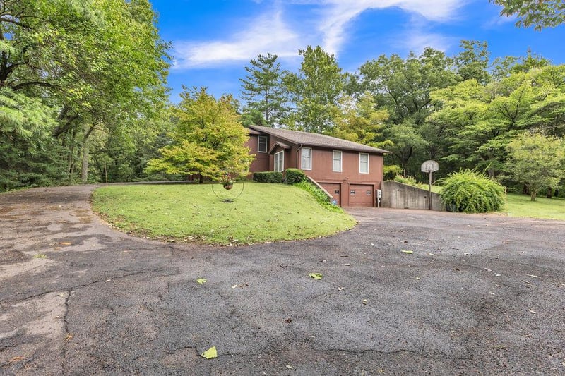 4715 Amazonia Rd, St Joseph, MO 64505