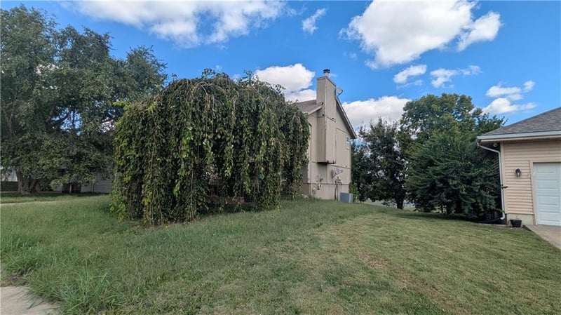 119 S Pelham Pa, Raymore, MO 64083