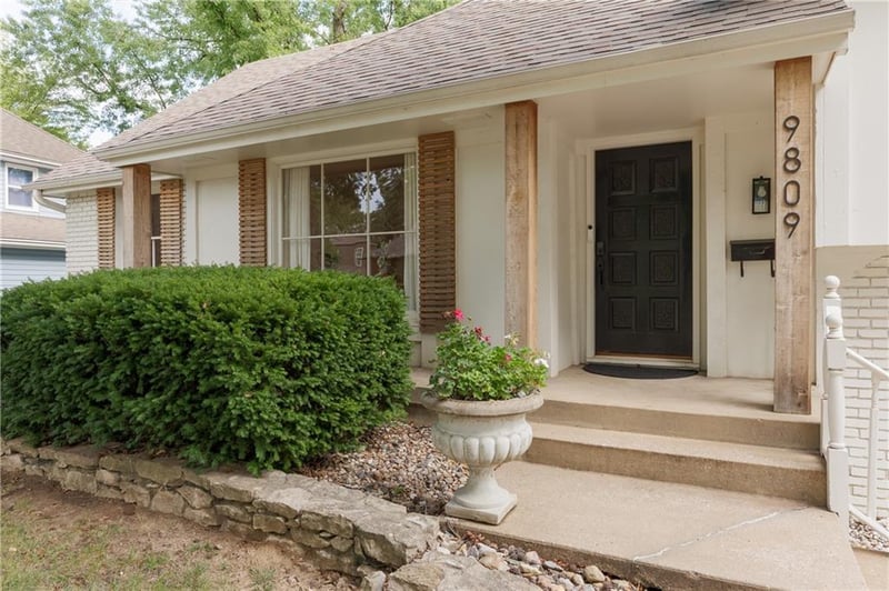 9809 Winslow Pl, Kansas City, MO 64131
