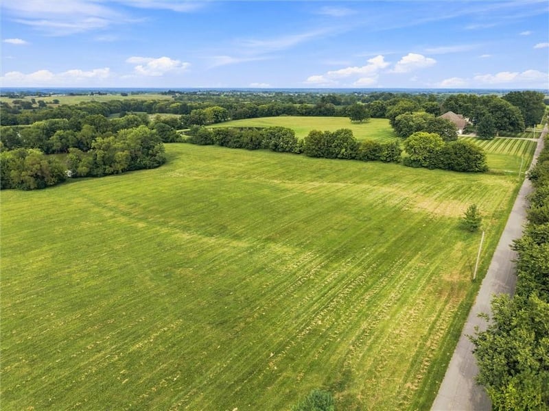 Ridgeview Ave, Liberty, MO 64068