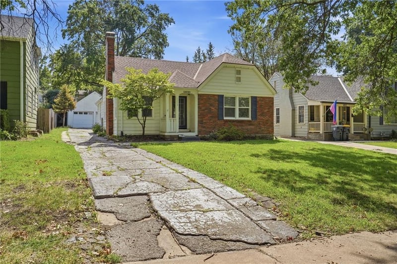 1009 W 77th St, Kansas City, MO 64114