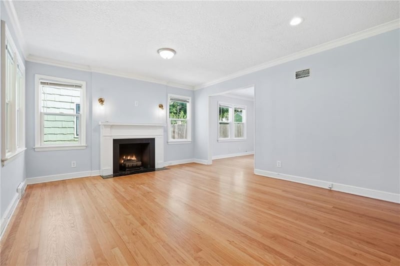 1009 W 77th St, Kansas City, MO 64114