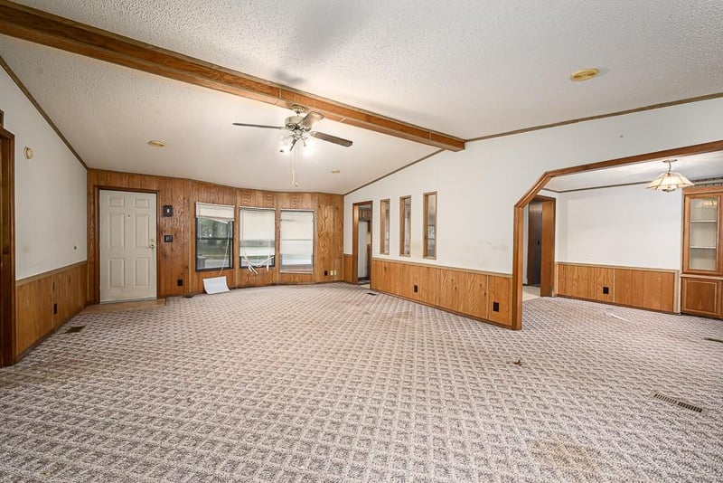 207 W Lucy St, Mclouth, KS 66054