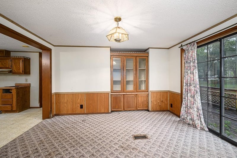 207 W Lucy St, Mclouth, KS 66054