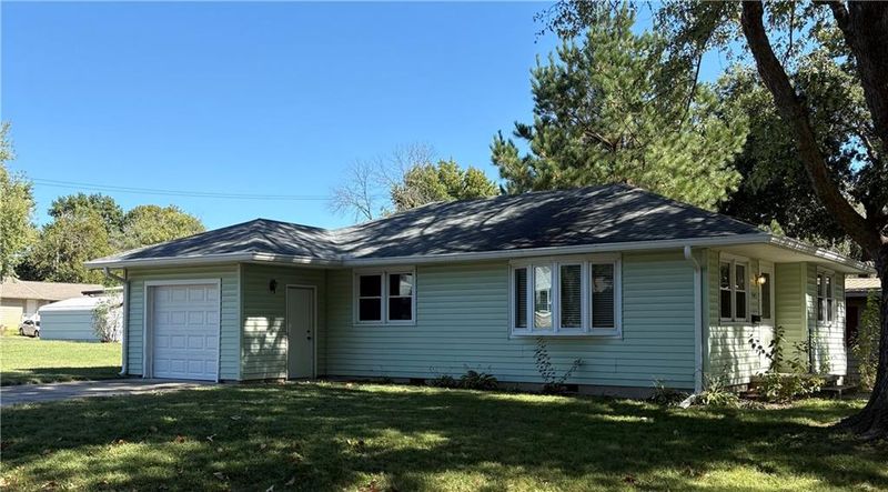 303 E Truman Ave, Clinton, MO 64735
