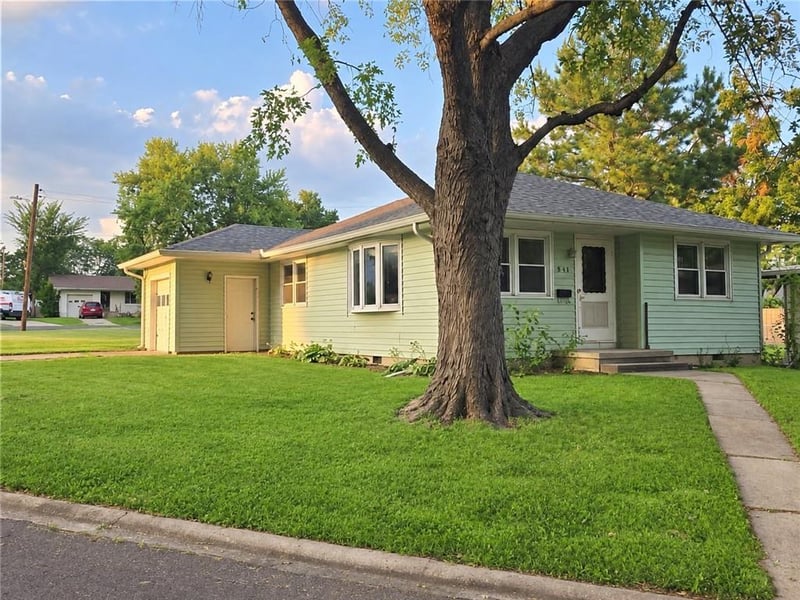 303 E Truman Ave, Clinton, MO 64735
