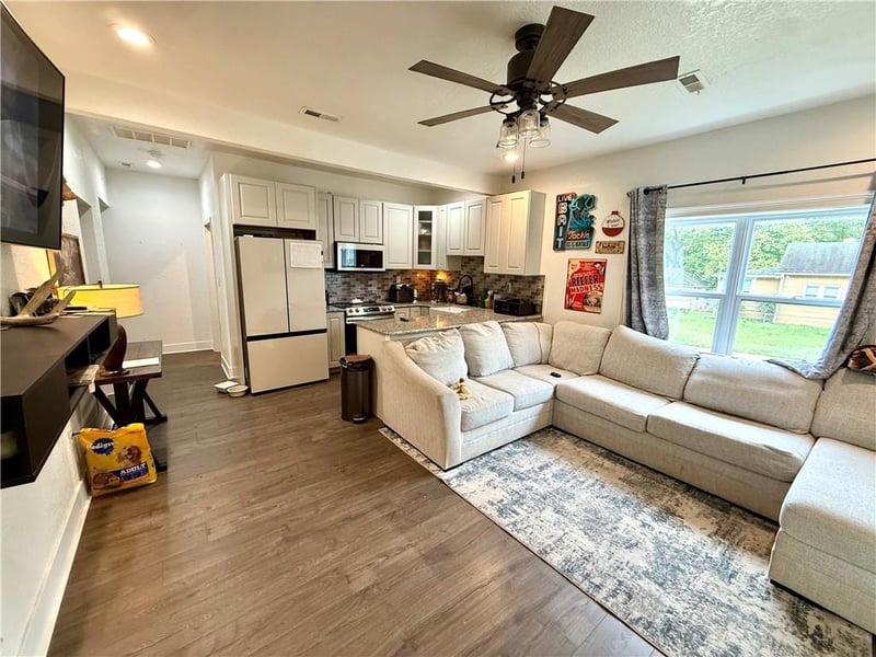 723 S 18th St, St Joseph, MO 64507