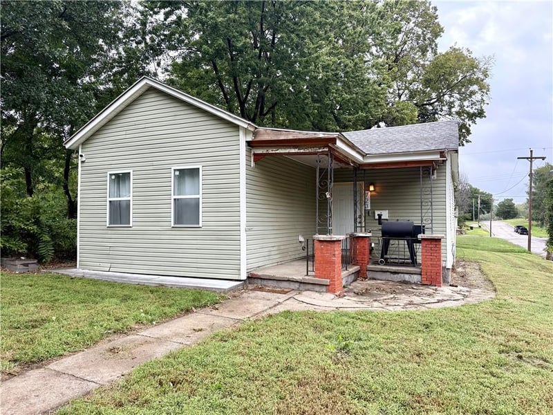 723 S 18th St, St Joseph, MO 64507