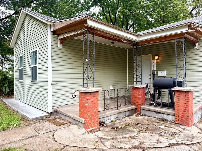 723 S 18th St, St Joseph, MO 64507