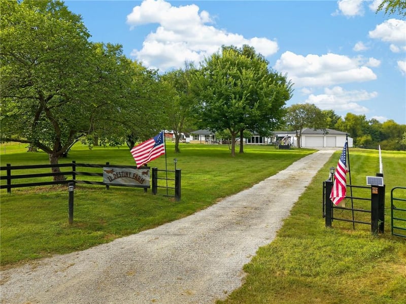 24210 NE 144th St, Excelsior Springs, MO 64024