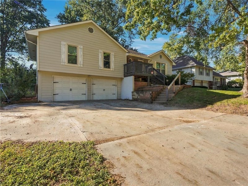 1210 N Withers Rd, Liberty, MO 64068