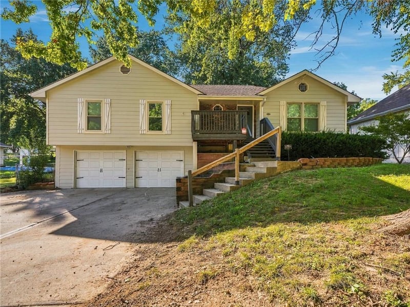 1210 N Withers Rd, Liberty, MO 64068
