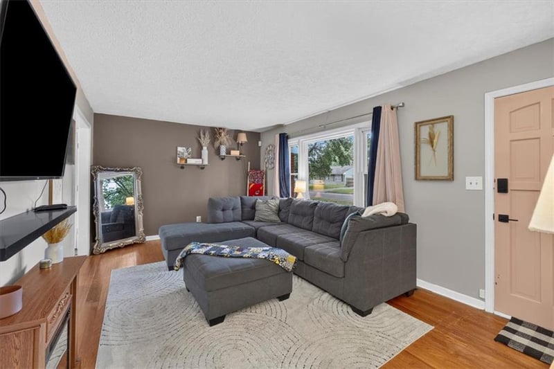 3611 S Spring St, Independence, MO 64055