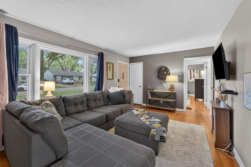 3611 S Spring St, Independence, MO 64055