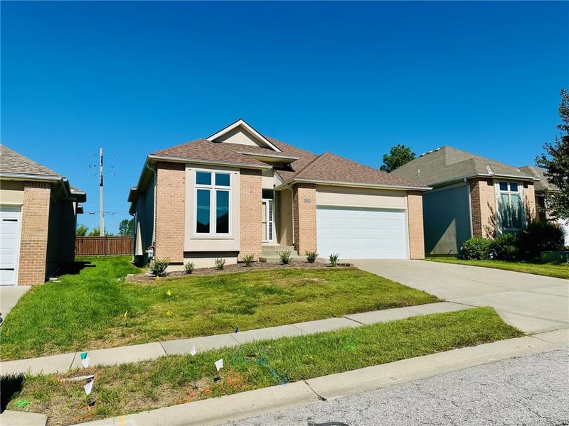 1912 Carter Ct, Liberty, MO 64068