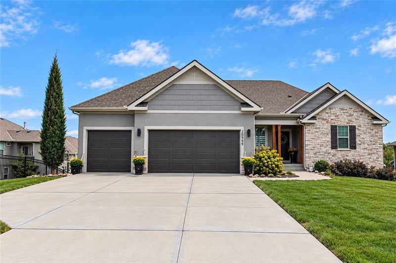 20909 W 189th St, Spring Hill, KS 66083