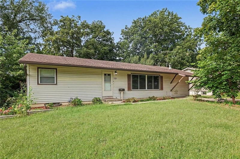 4411 E 138th St, Grandview, MO 64030