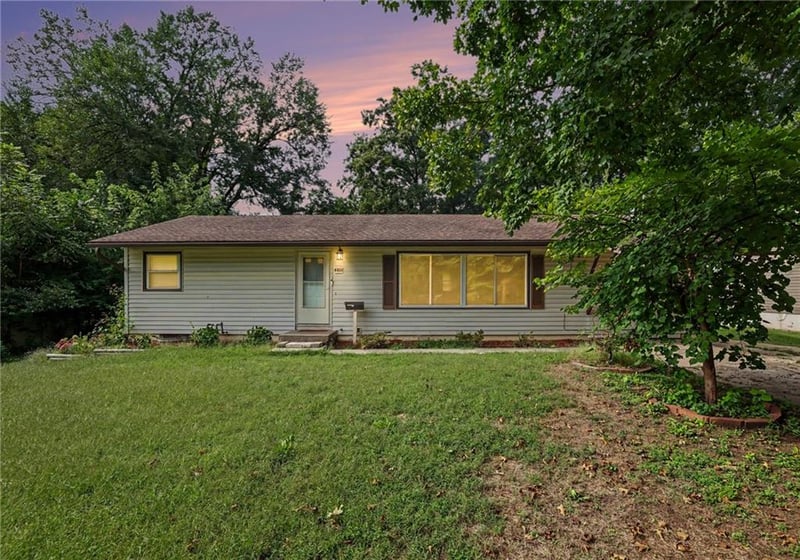 4411 E 138th St, Grandview, MO 64030