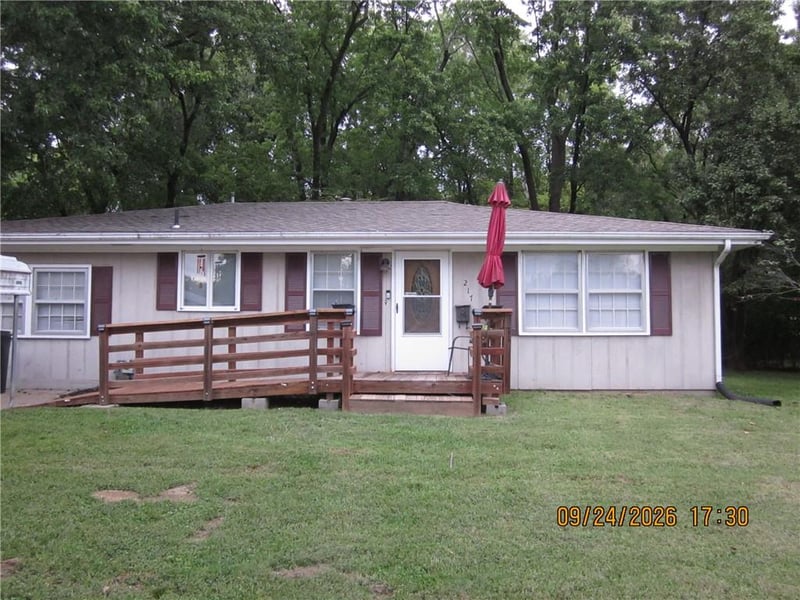 217 W Market St, St Joseph, MO 64505