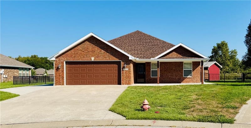 1614 NW Creekland Dr, Grain Valley, MO 64029