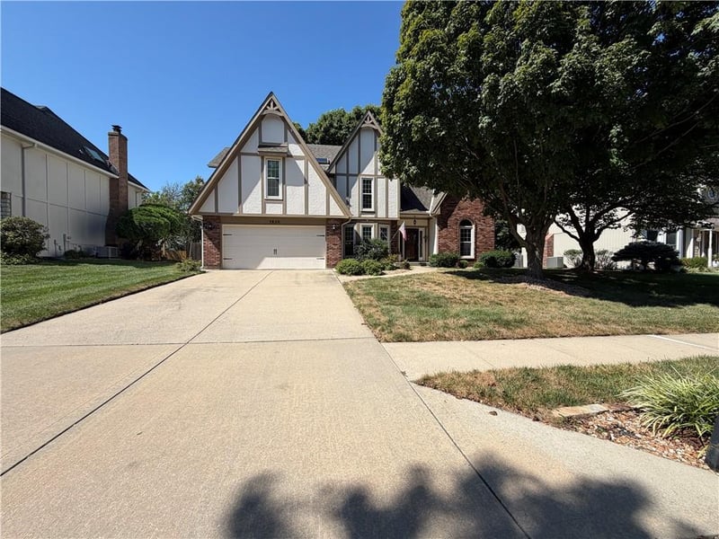 7820 N Olive St, Kansas City, MO 64118