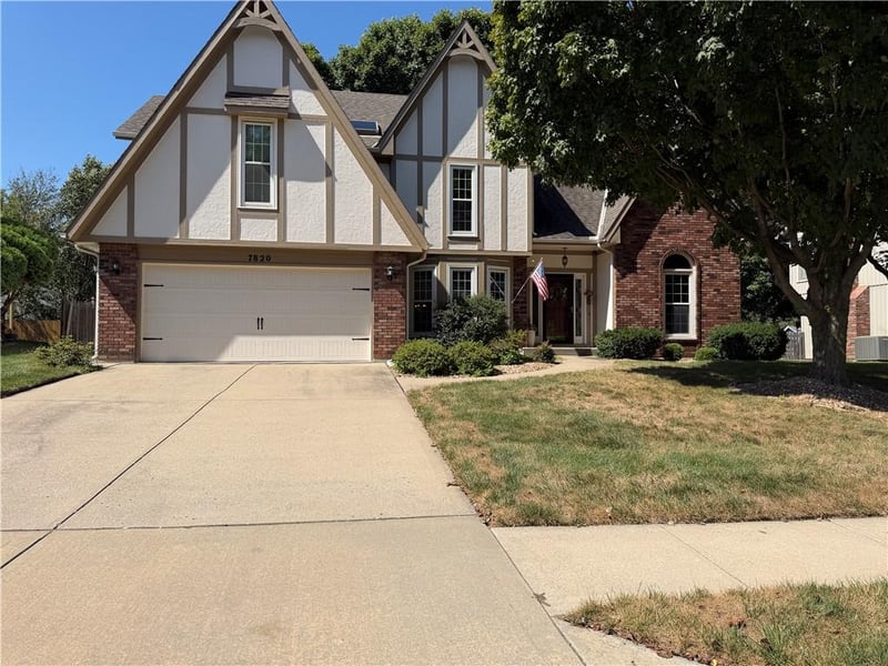 7820 N Olive St, Kansas City, MO 64118