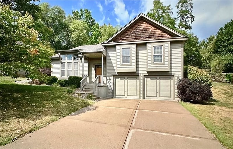 14090 NW 64th Ter, Parkville, MO 64152