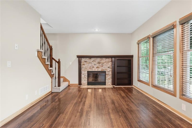 14714 S Blackfoot Dr, Olathe, KS 66061