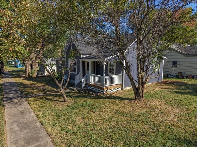 1016 N 9th St, Independence, KS 67301