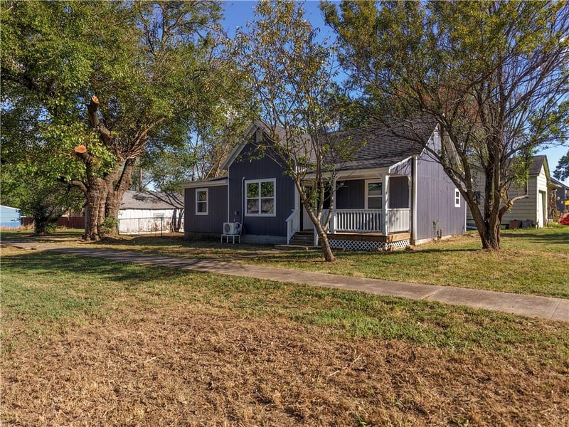 1016 N 9th St, Independence, KS 67301