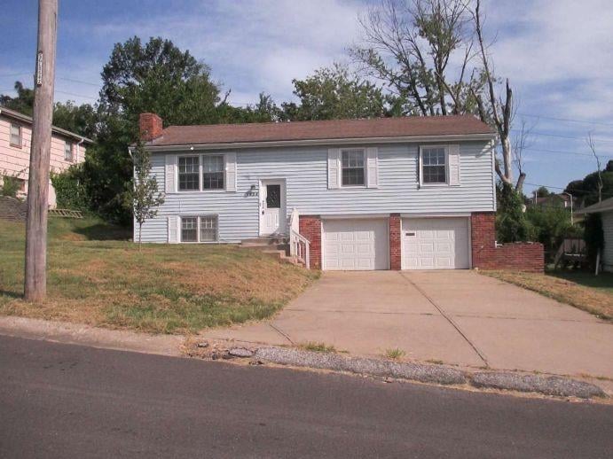 7624 E 75th St E, Kansas City, MO 64138