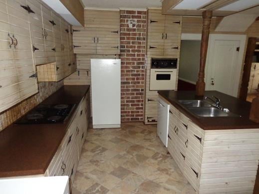 1917 S Broadway St, Pittsburg, KS 66762