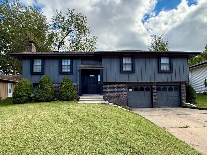 1415 W Ferrel Dr, Olathe, KS 66061