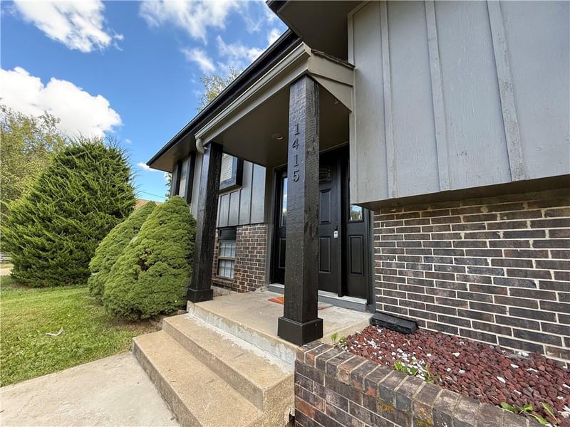 1415 W Ferrel Dr, Olathe, KS 66061