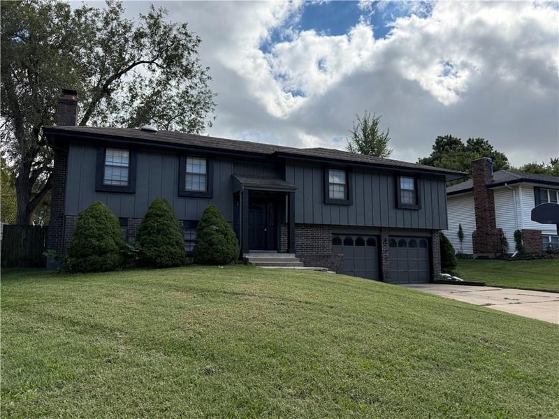 1415 W Ferrel Dr, Olathe, KS 66061