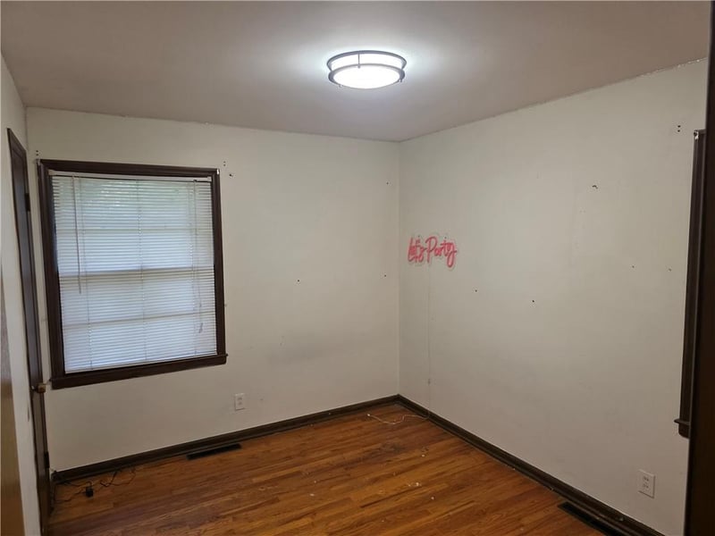 3335 N Chippewa Dr, North Kansas City, MO 64116