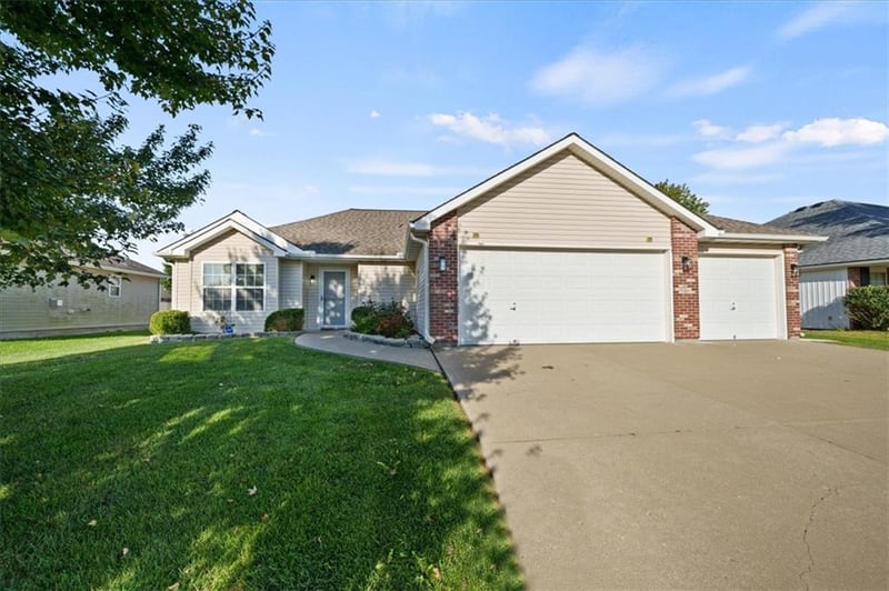 200 NW Jackie Ave, Grain Valley, MO 64014