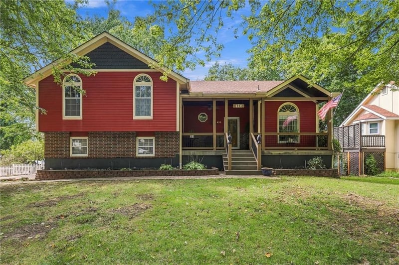 416 SE Brownfield Dr, Lee's Summit, MO 64063