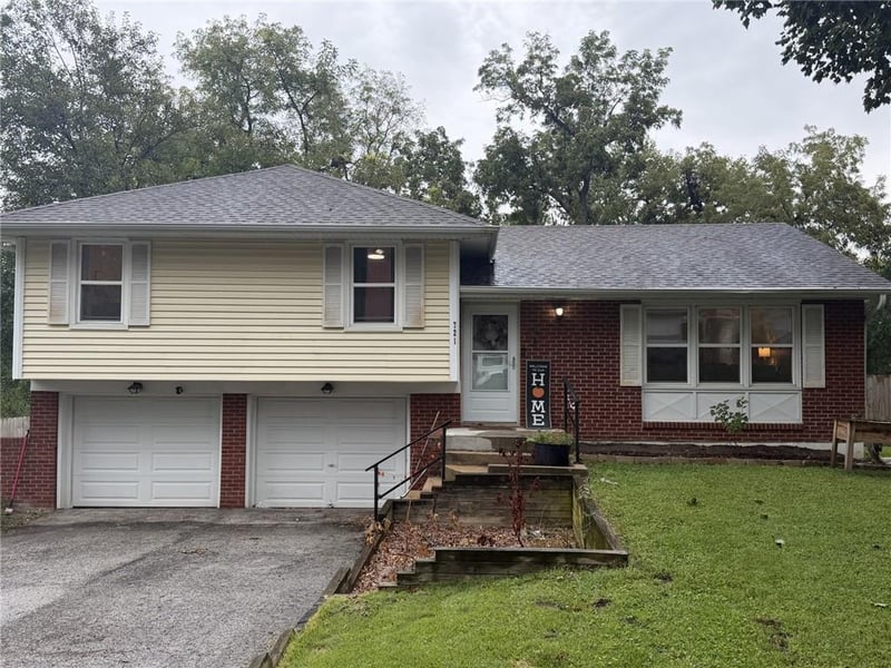721 S Hudson St, Buckner, MO 64016