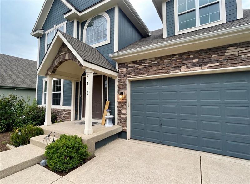 712 S Adams St, Raymore, MO 64083